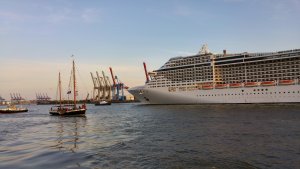 Foto MSC Preziosa im Hamburer Hafen