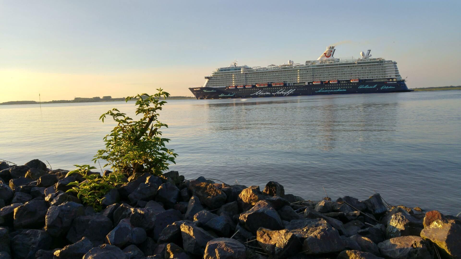 Foto: Mein Schiff in Hamburg