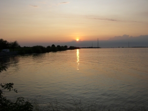 Sonnenuntergang an de Elbe am Lhe-Anleger