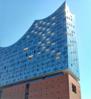 Elbphalharmonie in Hamburg von unten