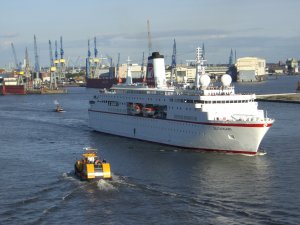 MS Deutschland im Hamburger Hafen